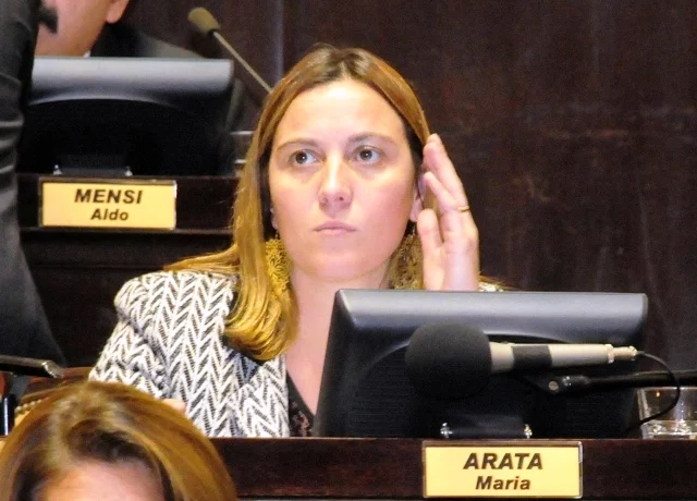 Valeria Arata:"Lamentablemente estamos ante un ministro de Educación ausente" Valeria Arata:"Lamentablemente estamos ante un ministro de Educación ausente"