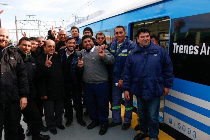 Impidieron a Juan José Mussi participar en el acto de inauguración del eléctrico