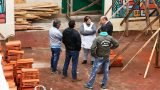A cincos meses y cumplido el plazo, continúa la conclusión del techo de la escuela 6 de Punta Lara