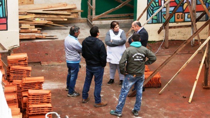 A cincos meses y cumplido el plazo, continúa la conclusión del techo de la escuela 6 de Punta Lara A cincos meses y cumplido el plazo, continúa la conclusión del techo de la escuela 6 de Punta Lara