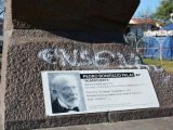 Acto de vandalismo en el monumento emplazado en Plaza Almafuerte