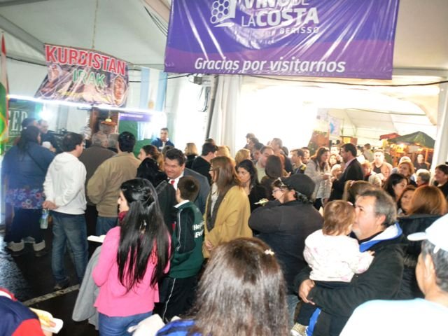 Cierre de sábado exitoso en la Fiesta del Vino de la Costa