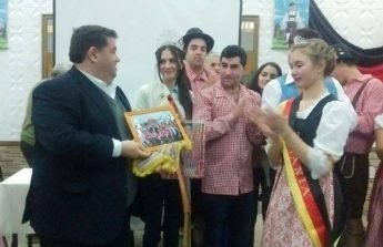 Nedela entrega presente