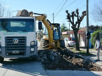 Obras de bacheos sobre la extensión de calle 26 principal