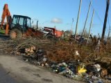 Operativo de limpieza y recolección de residuos no habituales en cuadras próximas a Plaza 17 de Octubre