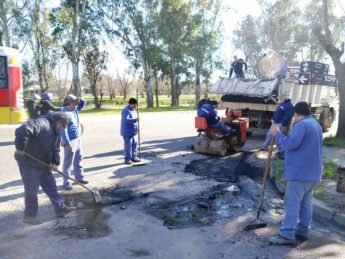 bacheo en Rotonda Favaloro y Avenida Genova galeria