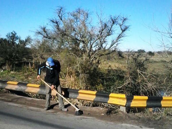 Trabajos de mantenimiento por la Delegación II de Berisso Trabajos de mantenimiento por la Delegación II de Berisso