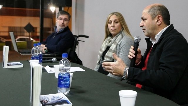 Jorge Rivas presentó su libro "El Rumbo" en Ensenada Jorge Rivas presentó su libro "El Rumbo" en Ensenada