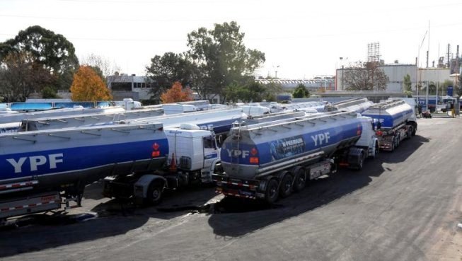 En Ensenada YPF contamina, despide y discrimina En Ensenada YPF contamina, despide y discrimina