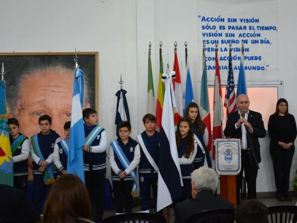 Homenaje al Doctor René Favaloro en la escuela que lleva su nombre