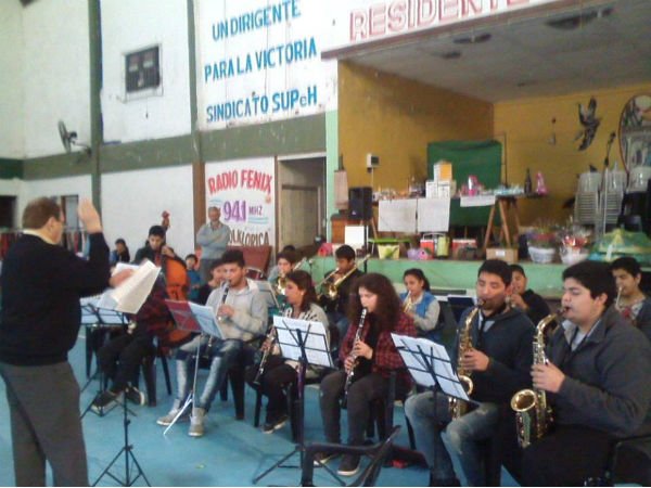 Se realizó la Venta de Garage Solidaria a beneficio de la Orquesta Escuela de Berisso