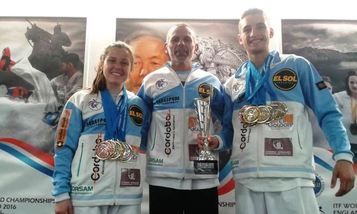 Campeones mundiales de Taekwon-Do y de Berisso: Lautaro Flamini y Jessica Dublese