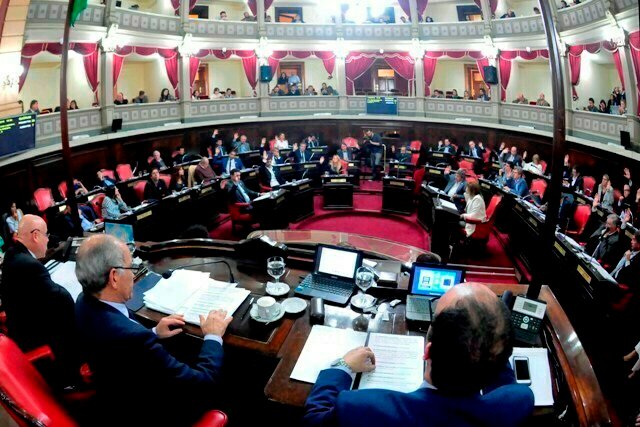 Nuevos Ministerios y tope a las reelecciones indenfinidas fueron temas en el Senado Bonaerense Nuevos Ministerios y tope a las reelecciones indenfinidas fueron temas en el Senado Bonaerense