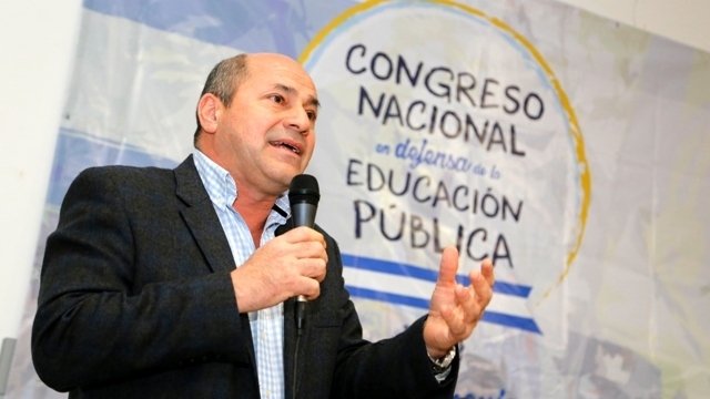 Secco a universitarios: "Hay que discutir política"
