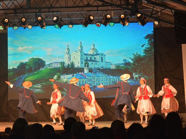 Se cerró el primer fin de semana de festivales de la Fiesta Provincial del Inmigrante