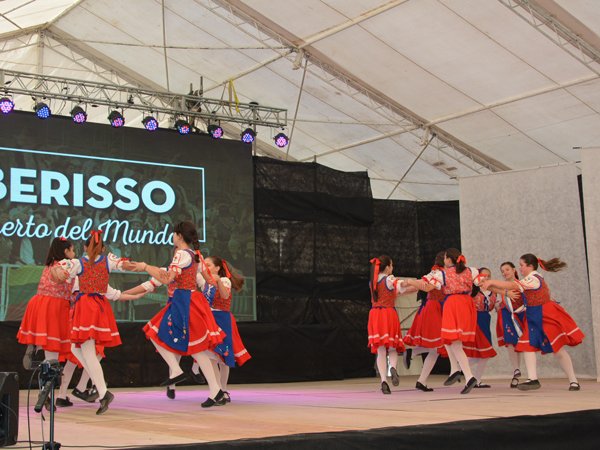 Gran comienzo de festivales en la 39ª Fiesta Provincial del Inmigrante