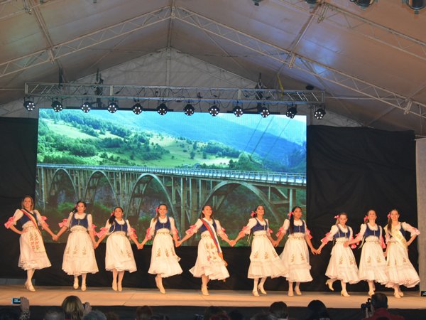 Gran comienzo de festivales en la 39ª Fiesta Provincial del Inmigrante