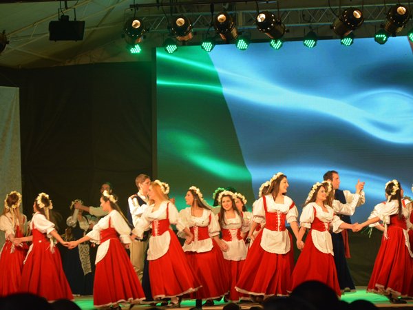 Gran comienzo de festivales en la 39ª Fiesta Provincial del Inmigrante