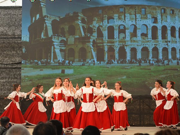 Se cerró el primer fin de semana de festivales de la Fiesta Provincial del Inmigrante