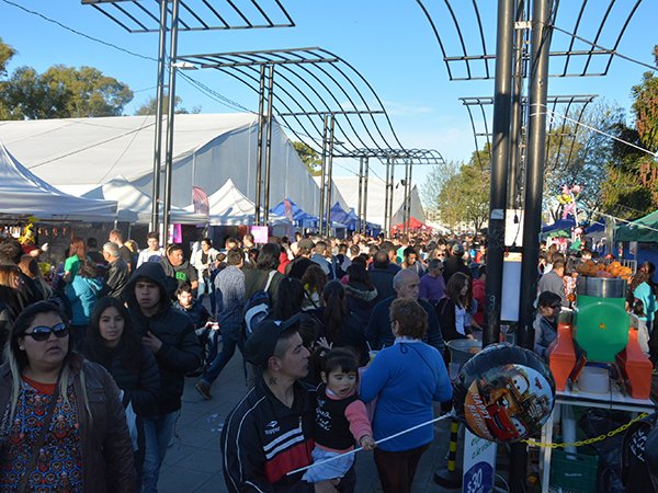 Se cerró el primer fin de semana de festivales de la Fiesta Provincial del Inmigrante