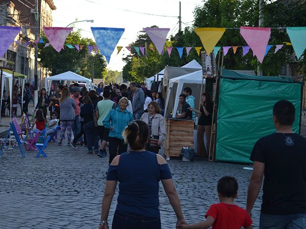 Tercera Gran Feria del Adoquín en la calle Nueva York