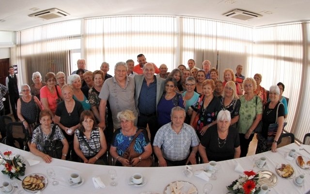 El desayuno político de Mario Secco con abuelos