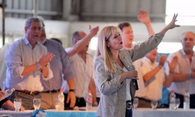 El PJ bonaerense llamó a “volver a las fuentes” y revindicó a “Néstor y Cristina” El PJ bonaerense llamó a “volver a las fuentes” y revindicó a “Néstor y Cristina”