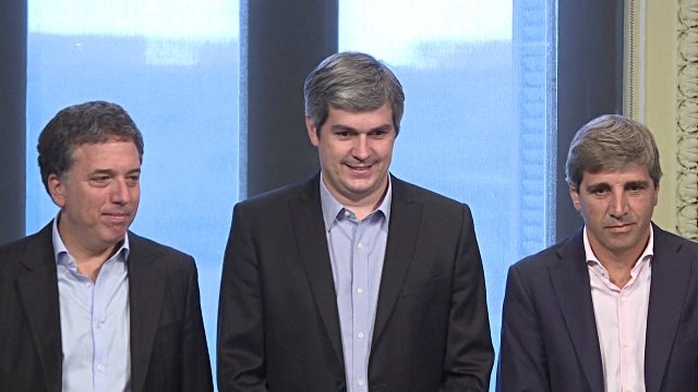Dujovne adelantó que en 2017 buscará reducir el déficit fiscal