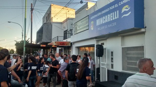 UniCa abrió su nuevo local con fuerte apoyo de peronistas