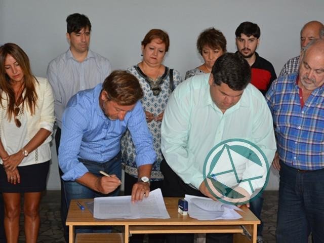 Nedela firmó el contrato para la obra de remodelación del edificio del nuevo COM Nedela firmó el contrato para la obra de remodelación del edificio del nuevo COM