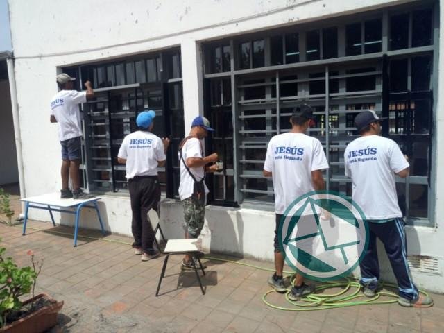 Trabajos en el Jardín 907 por militantes peronistas de Jesús Helguera