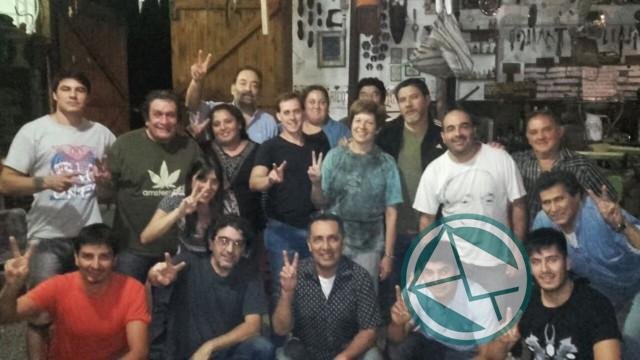Militantes PJ-FpV en La Franja de Berisso buscan adhesiones a sus reuniones