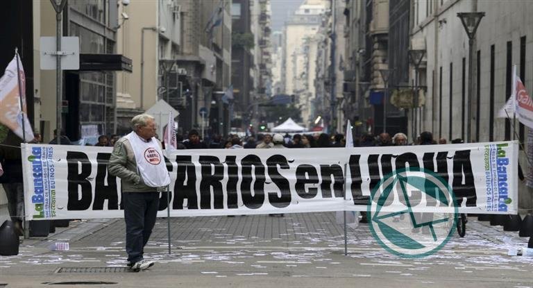 Banacarios endurecen la medida y extienden el paro a 72 horas