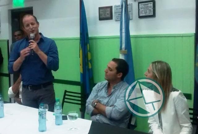 Mincarelli e Insaurralde entregaron subsidios de la Cámara de Diputados Bonaerense Mincarelli e Insaurralde entregaron subsidios de la Cámara de Diputados Bonaerense