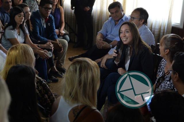 Vidal con voluntarios de El Estado en Tu Barrio en Tres de Febrero