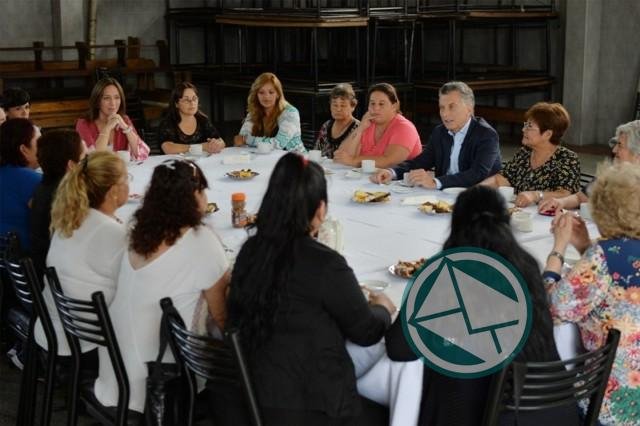 Vidal junto a Macri visitaron un comedor comunitario de Florencio Varela