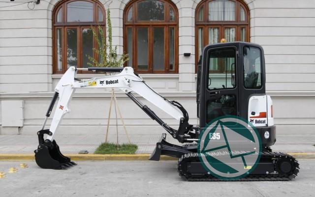 Otra maquinaria nueva en la Municipalidad de Ensenada Otra maquinaria nueva en la Municipalidad de Ensenada