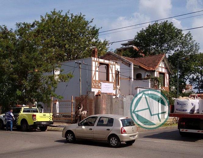 La historia de las “casas normandas” a las que Bruera y Garro condenaron a la extinción