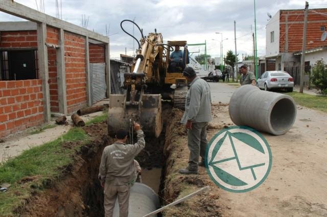 Continúa el entubamiento del barrio El Hongo