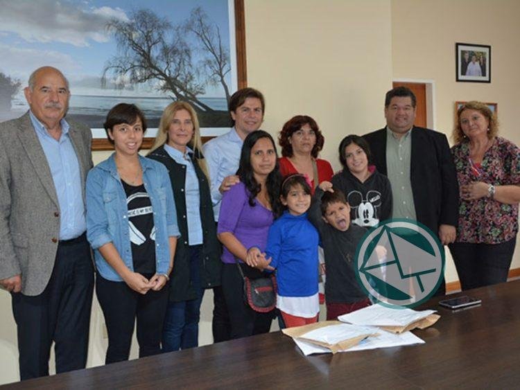 El Municipio entregó anteojos y audífonos a través del Ministerio de Desarrollo Social de Provincia