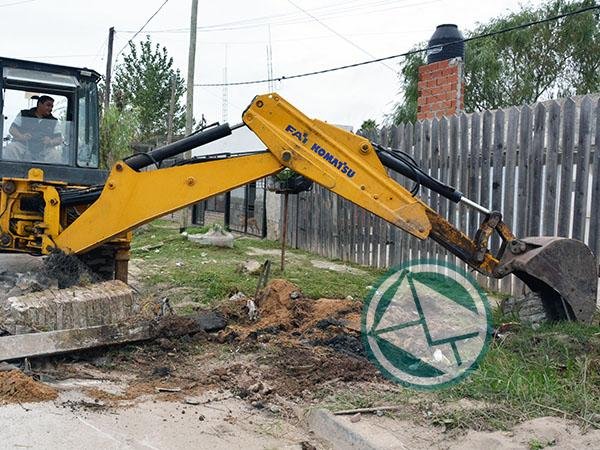 Trabajos de mejorado de calles y zanjeos en Villa Progreso