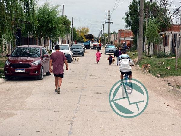Jorge Nedela recorrió los trabajos finales de pavimentación sobre Calle 8 Jorge Nedela recorrió los trabajos finales de pavimentación sobre Calle 8