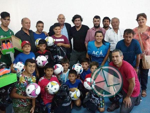 El Municipio de Berisso entregó material deportivo al Club Trabajadores de La Carne