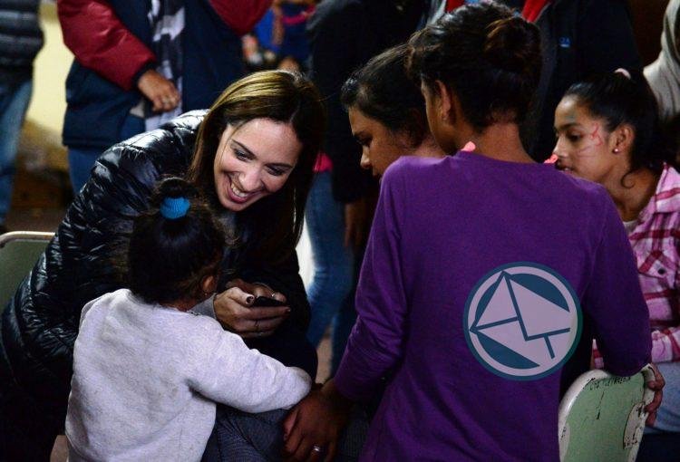 Vidal estuvo en Mar del Plata, dialogó con vecinos en un centro de evacuados y visitó el Centro de operaciones