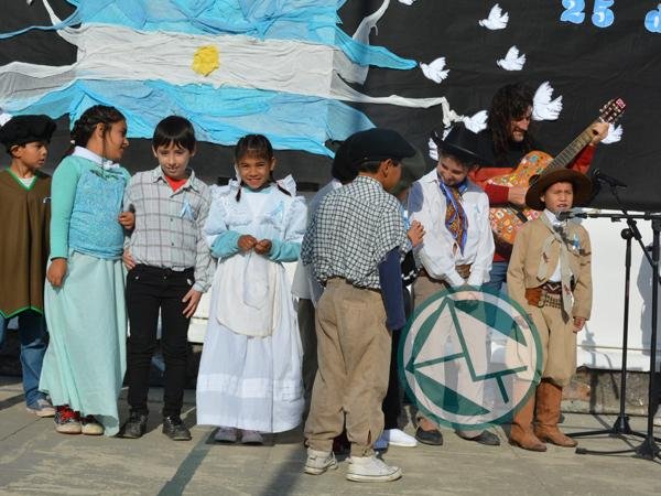 La Escuela Nº 23 fue sede del acto oficialista por el 25 de Mayo