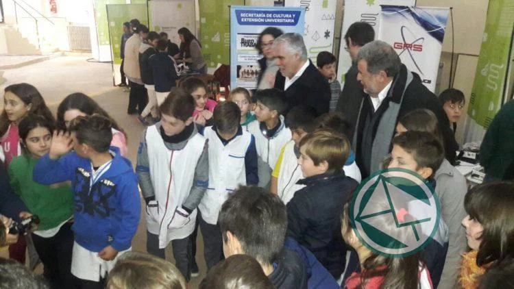 Elustondo recorrió Estación Ciencia en Gonzales Chaves
