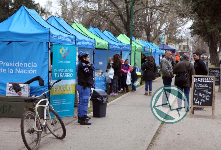 Con ‘El Mercado en tu Barrio’, más de 1000 vecinos compraron alimentos a precios accesibles en Los Hornos