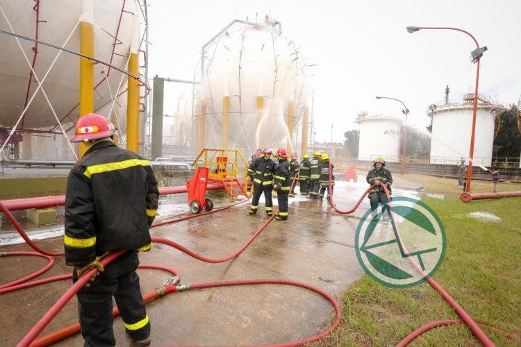Simulacro de incendio en Destilería YPF