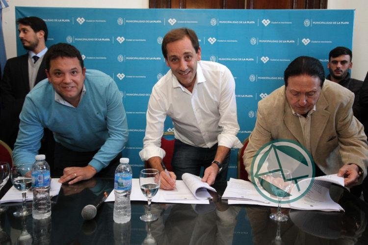 Garro realizó histórica firma de un Convenio Colectivo de Trabajo para Empleados Municipales