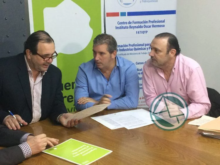 La Provincia firmó convenio con químicos y petroquímicos
